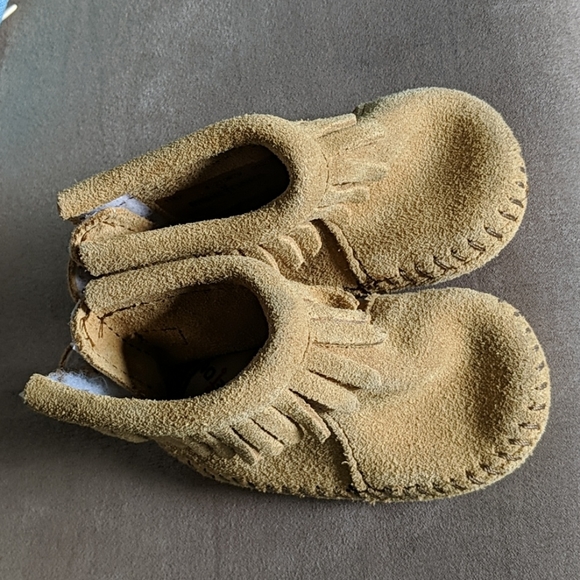 Minnetonka Other - Minnetonka Size 1 Infant Baby Mocassins Leather